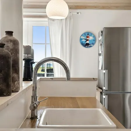 Semesterbostad Bright Summer House With Sea View In Vejlbyfed *