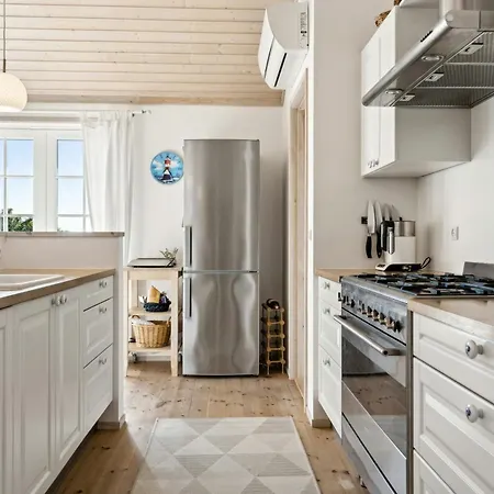 Bright Summer House With Sea View In Vejlbyfed Semesterbostad *