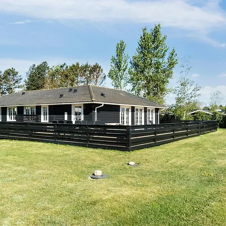 Semesterbostad Bright Summer House With Sea View In Vejlbyfed