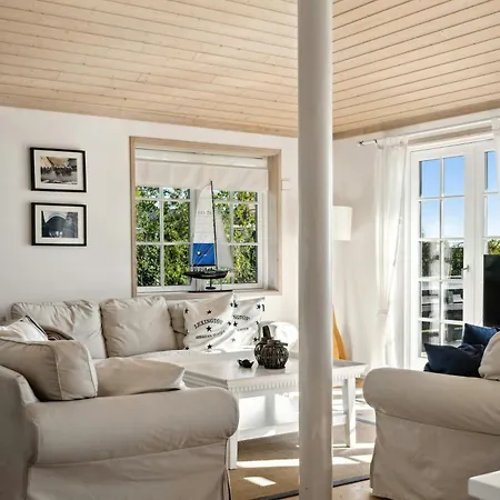 Bright Summer House With Sea View In Vejlbyfed Semesterbostad Middelfart