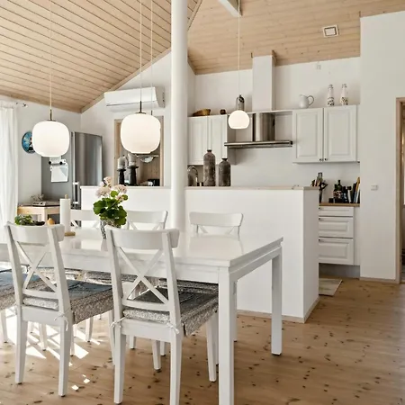 Bright Summer House With Sea View In Vejlbyfed Semesterbostad