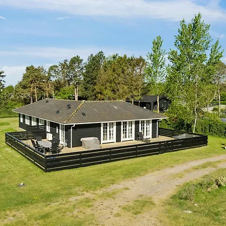 Bright Summer House With Sea View In Vejlbyfed Middelfart